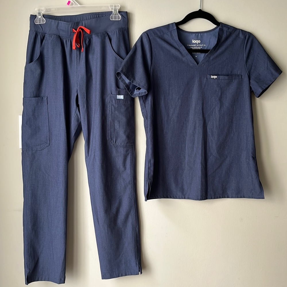 Lago brand scrub set